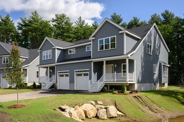 8 Hayford Trl, Hanson, MA 02341