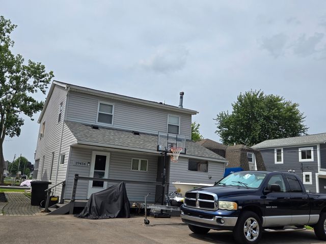 29450 Wand Dr, Chesterfield, MI 48047