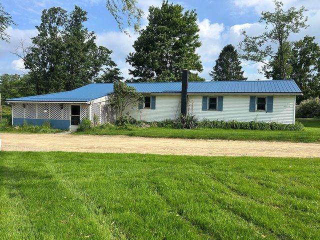 41490 Stover Ln, Titusville, PA 16354