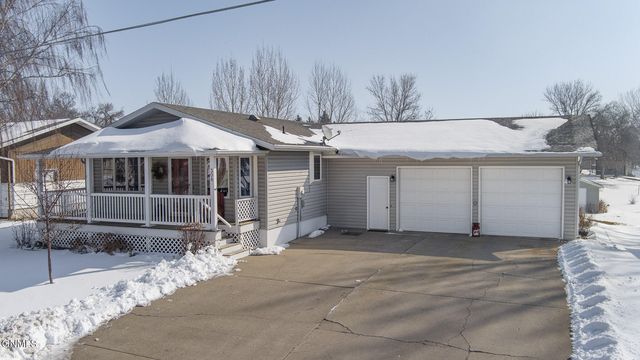 308 2nd Ave SE, Beulah, ND 58523