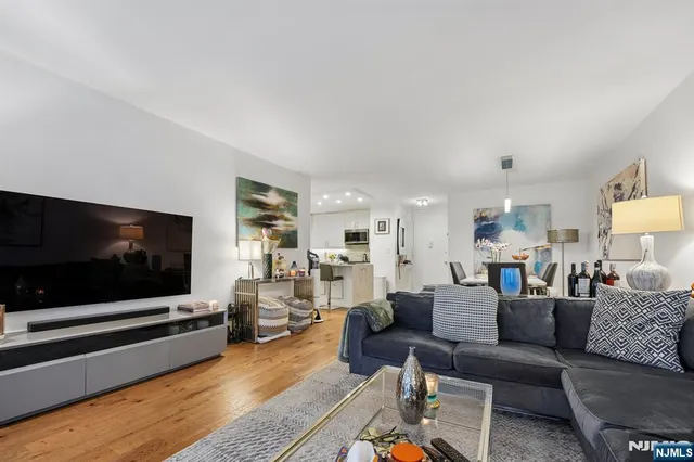 555 North Ave #1V, Fort Lee, NJ 07024