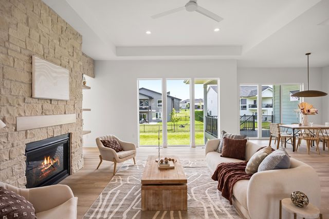 17212 Springbrook Trl, Waukee, IA 50263
