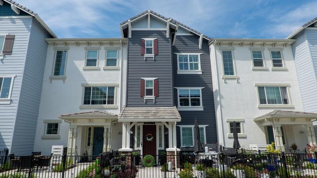 324 Pear Tree Terrace #D, Napa, CA 94558