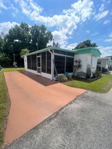 17881 N  Tamiami Trl #7, North Fort Myers, FL 33903