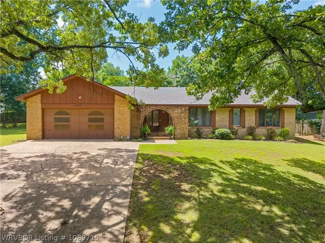 409 Azure Hills Dr, Van Buren, AR 72956
