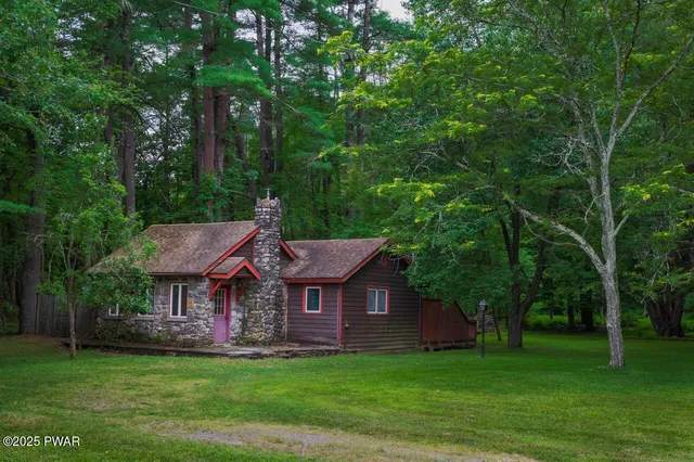 116 Cummins Hill Rd, Milford, PA 18337
