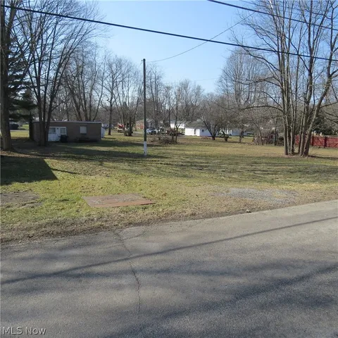7900 Elson St SE, Waynesburg, OH 44688