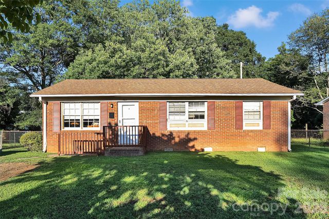 308 S  Pine St, Dallas, NC 28034