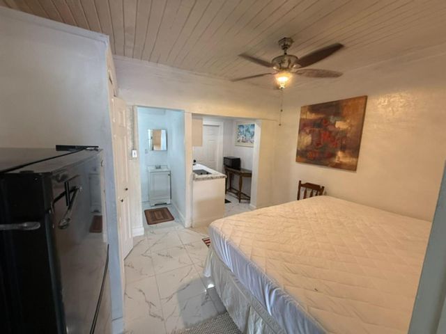 408 SW 68th Ave, Pembroke Pines, FL 33023