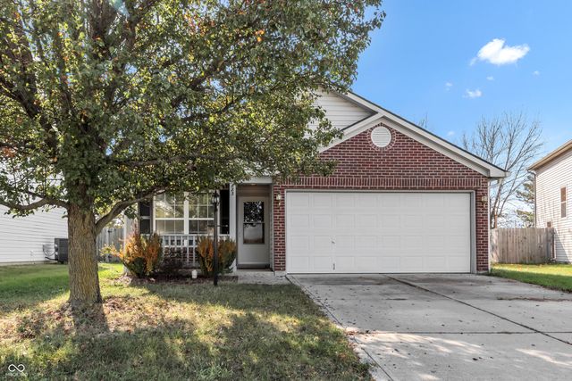 883 Curlew Ln, Greenwood, IN 46143
