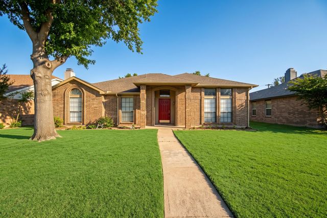 9421 Willard St, Rowlett, TX 75088