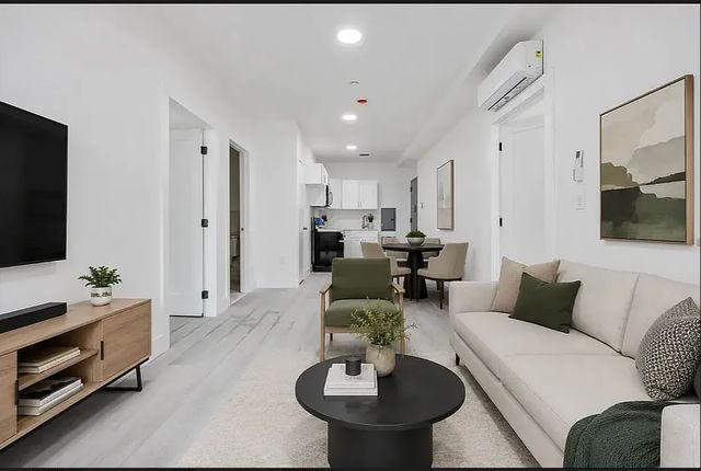 431 Warwick St #2AA, Brooklyn, NY 11207
