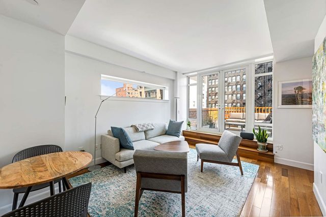 130 W  20th St #10A, New York, NY 10011