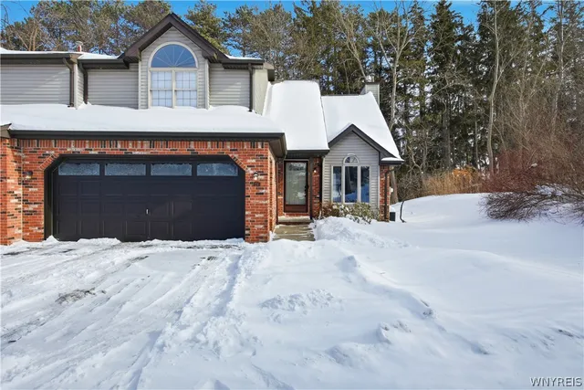 24 In The Woods Ln, Buffalo, NY 14224