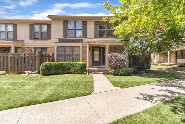 8667 Edgewater Ln #1, Warren, MI 48093