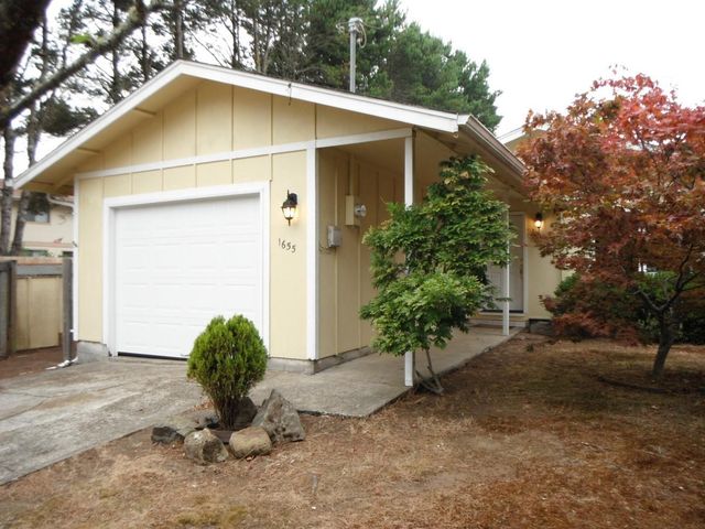 1655 34th St, Florence, OR 97439