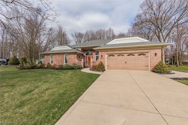 8813 Michaels Ln, Broadview Heights, OH 44147