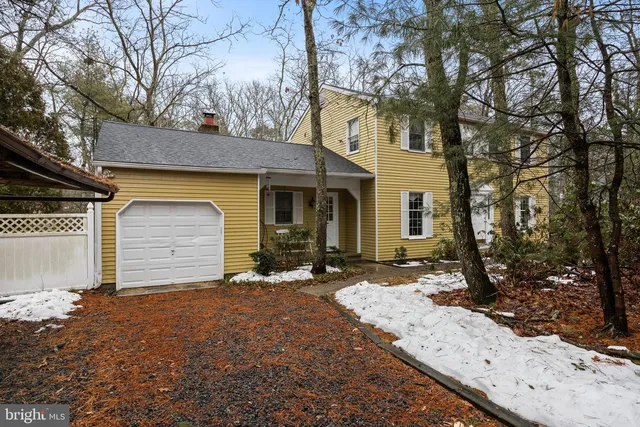 11 Hawthorne Dr, Medford, NJ 08055