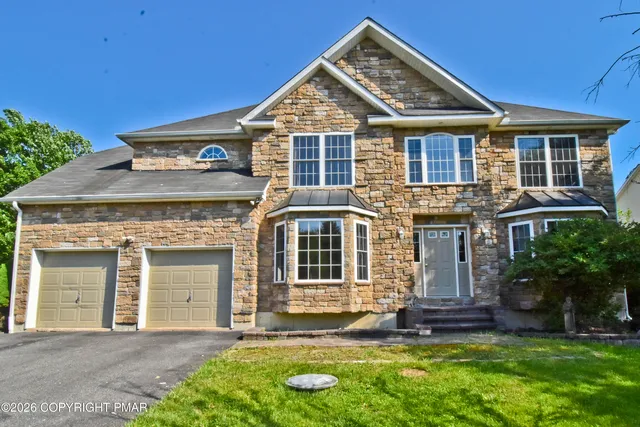 130 Estate Dr, East Stroudsburg, PA 18301