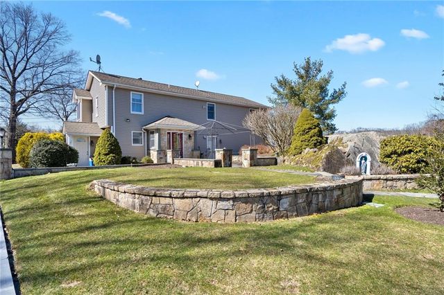 27 Granite St, Johnston, RI 02919