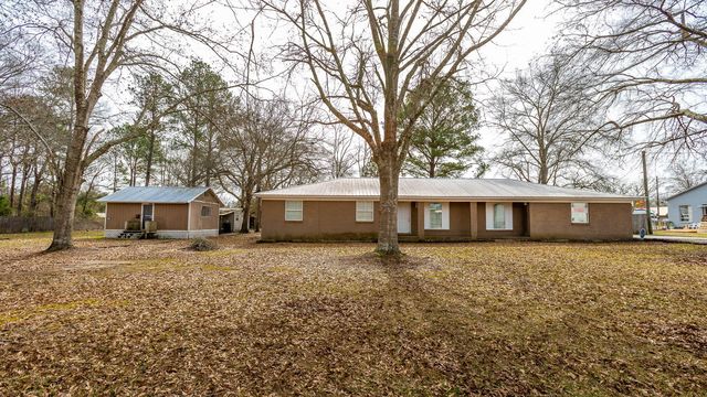 105 Sycamore Ave, Richton, MS 39476
