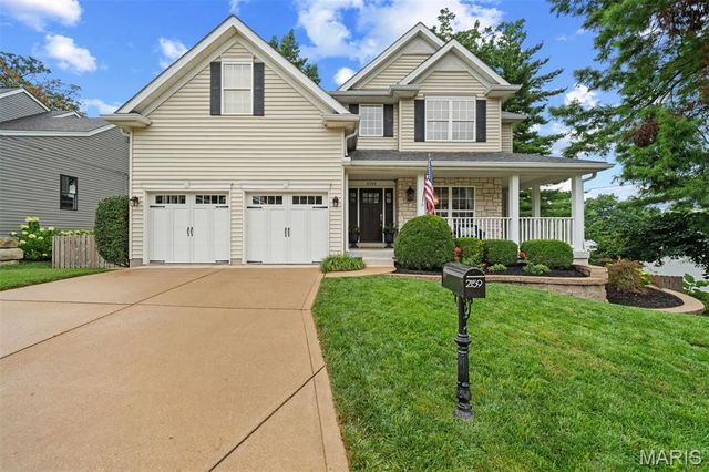 2159 Oak Dr, Saint Louis, MO 63131