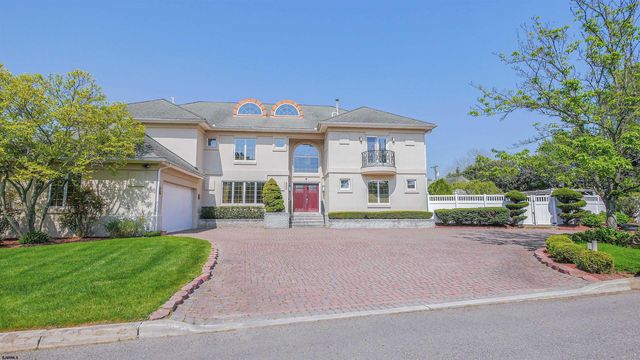 116 Country Club Dr, Linwood, NJ 08221