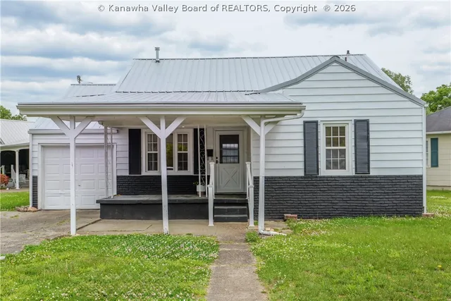 2039 Benedict Cir, Saint Albans, WV 25177