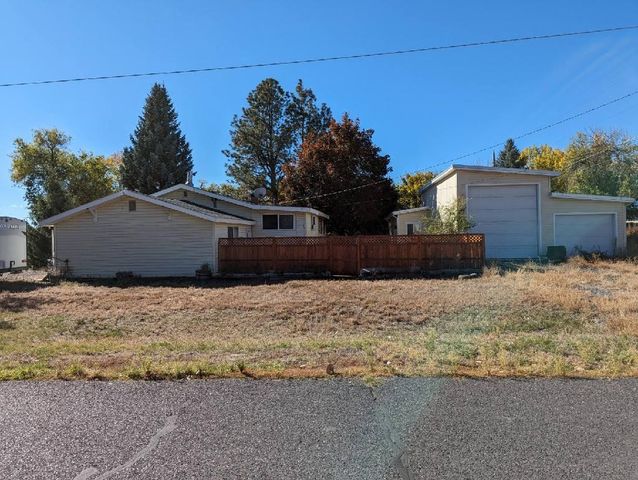 104 S  Milwaukie Ave, Hines, OR 97738