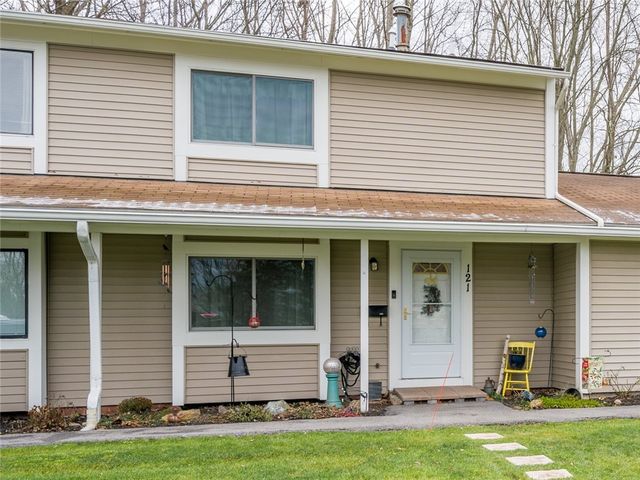 121 Norwich Dr, Rochester, NY 14624