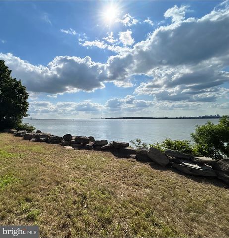 29 Delaware Dr, Penns Grove, NJ 08069
