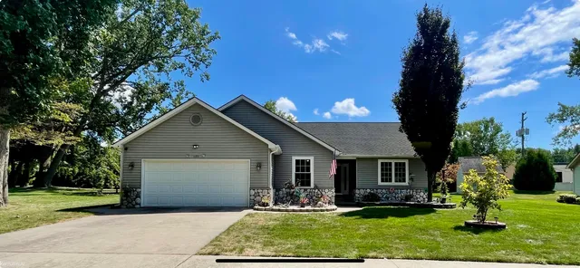 685 Townsend Ct, Algonac, MI 48001
