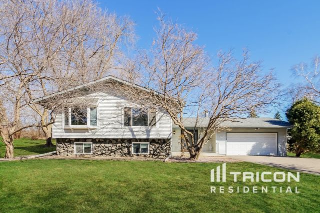 9720 28th Ave N, Plymouth, MN 55441