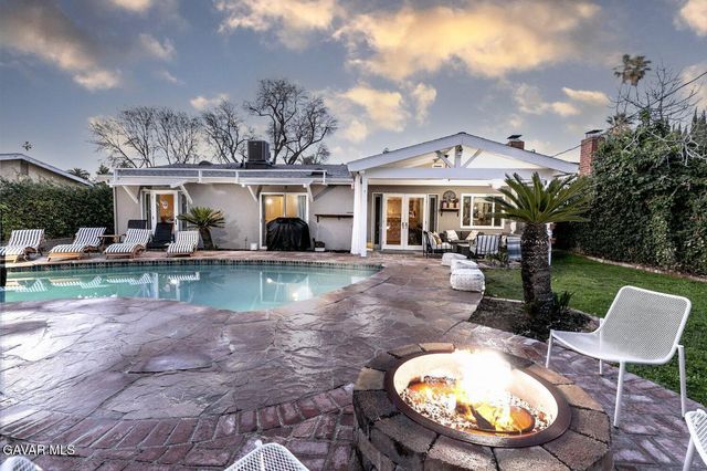 18620 Eccles St, Northridge, CA 91324