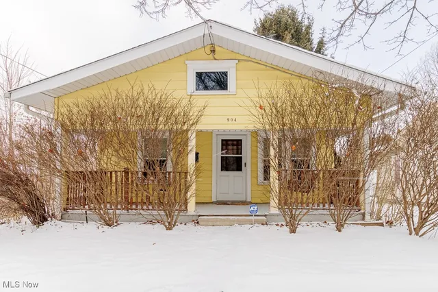 904 Davis St, Akron, OH 44310