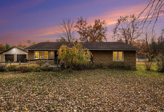 7574 Little Paw Paw Lake Rd, Coloma, MI 49038