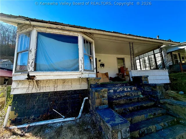 224 W  2nd Ave, Logan, WV 25601