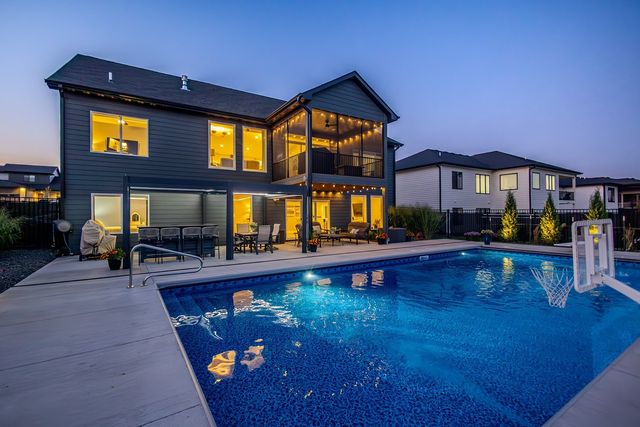 17662 Hammontree Dr, Clive, IA 50325
