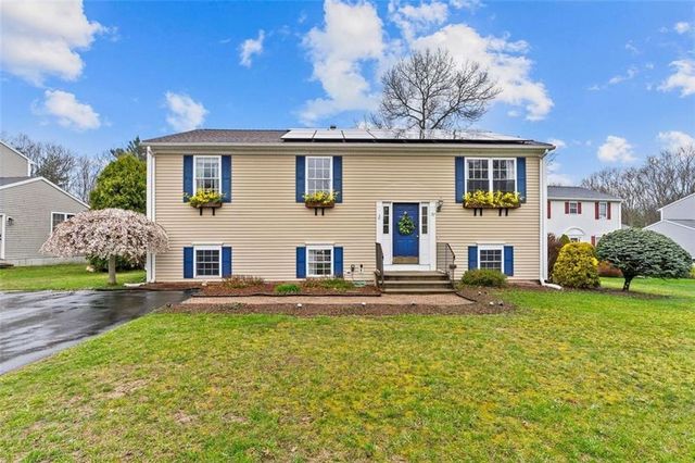 37 Remington Farm Dr, Coventry, RI 02816