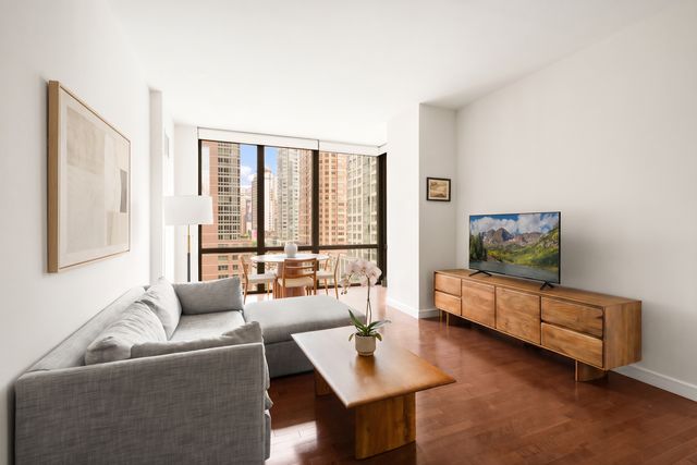 101 W  24th St #10E, New York, NY 10011