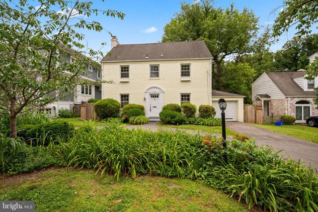 5122 Fairglen Ln, Chevy Chase, MD 20815