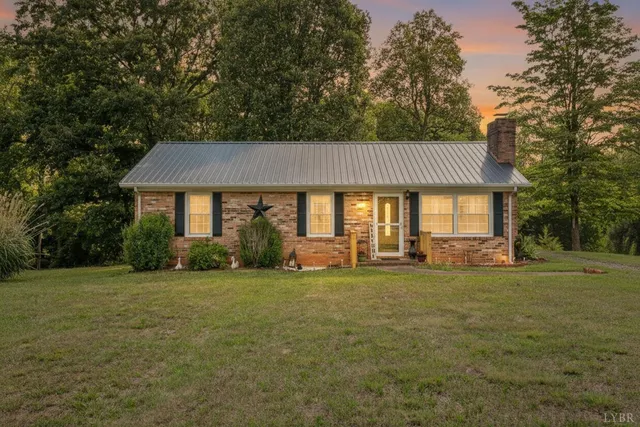 254 Arrowhead Dr, Madison Heights, VA 24572