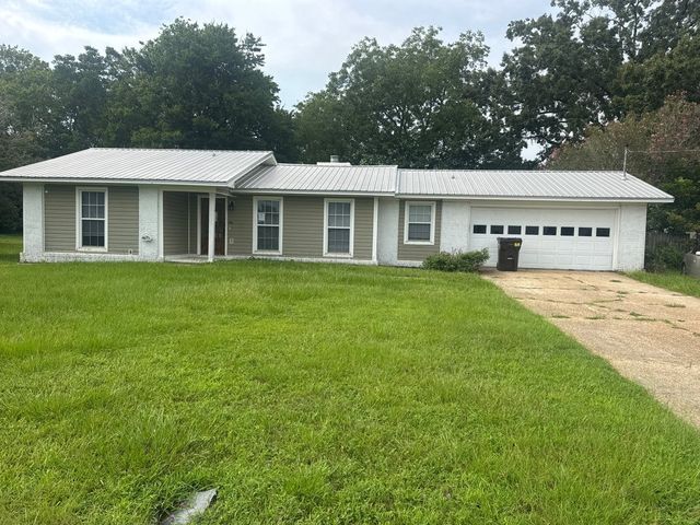 91 Ann Dr, Daleville, AL 36322