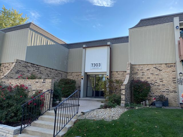 7303 Grand Ave #203, Downers Grove, IL 60516