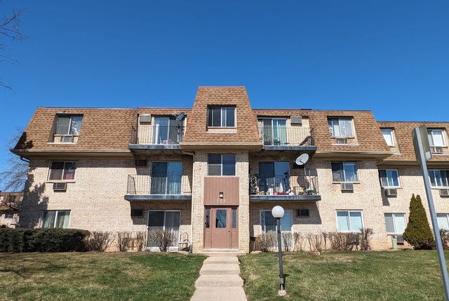 252 Shorewood Dr #2B, Glendale Heights, IL 60139