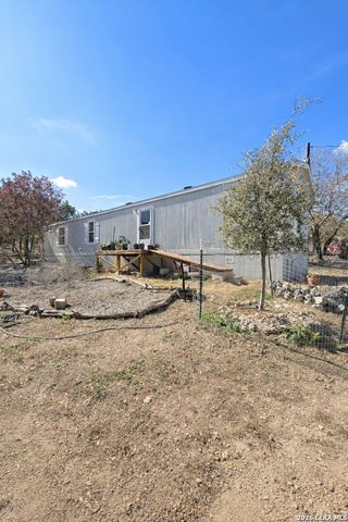 721 Tejas Trl, Bandera, TX 78003