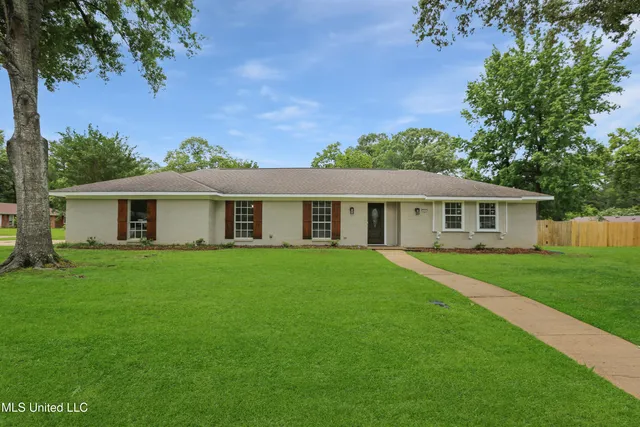 111 Hickory Hill Pl, Brandon, MS 39042