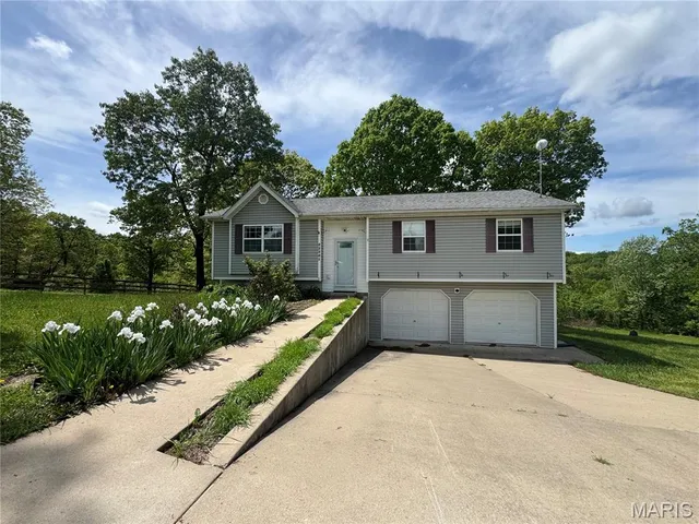23201 Topo Dr, Saint Robert, MO 65584