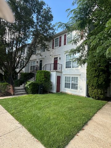 863 English Chestnut Ct #2, Landover, MD 20785