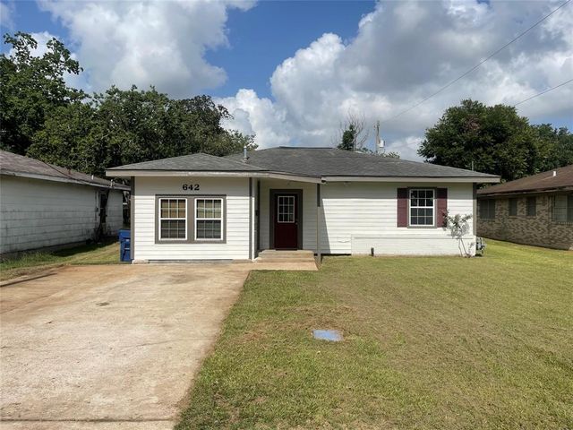 642 S  Gray Ave, West Columbia, TX 77486